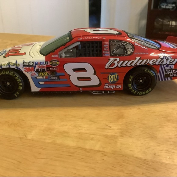 Dale Earnhardt Jr. #8 1:24 die cast. - Picture 2 of 3